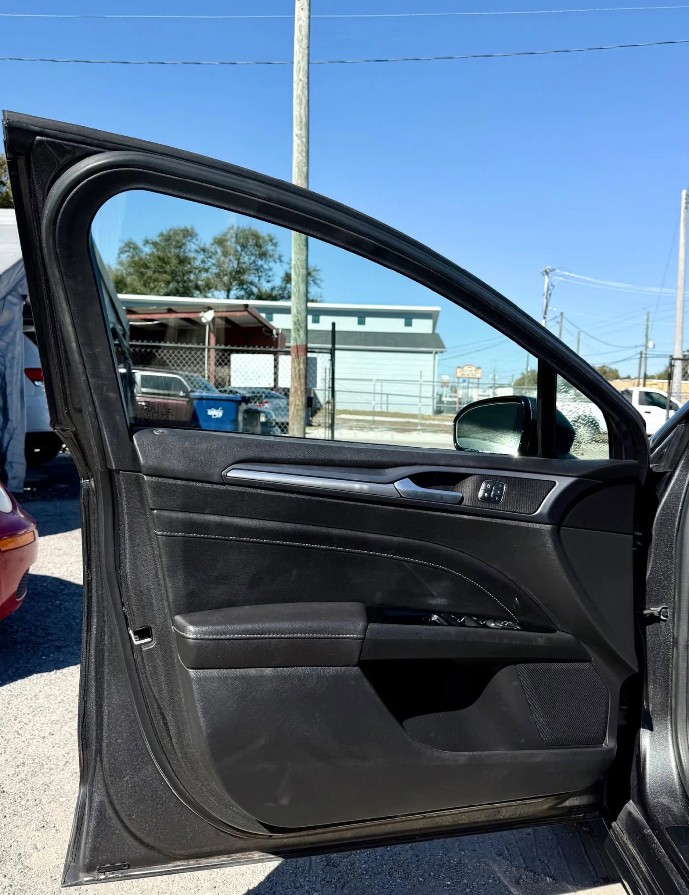 Used 2015 Ford Fusion Titanium image 20