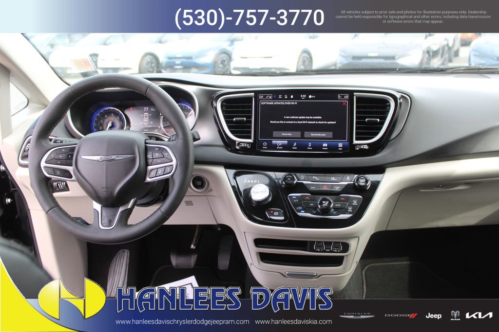 Used 2024 Chrysler Pacifica Touring-L image 21