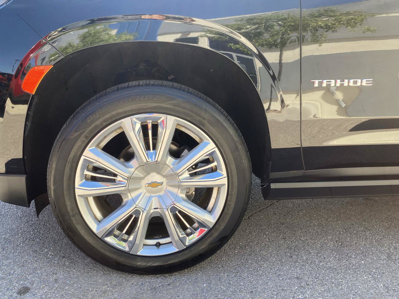 Used 2023 Chevrolet Tahoe High Country AWD/4WD image 3