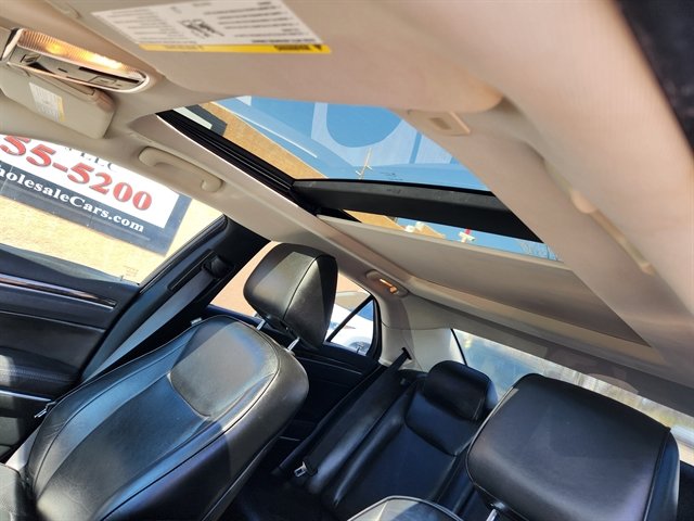 Used 2018 Chrysler 300 Limited AWD/4WD image 10