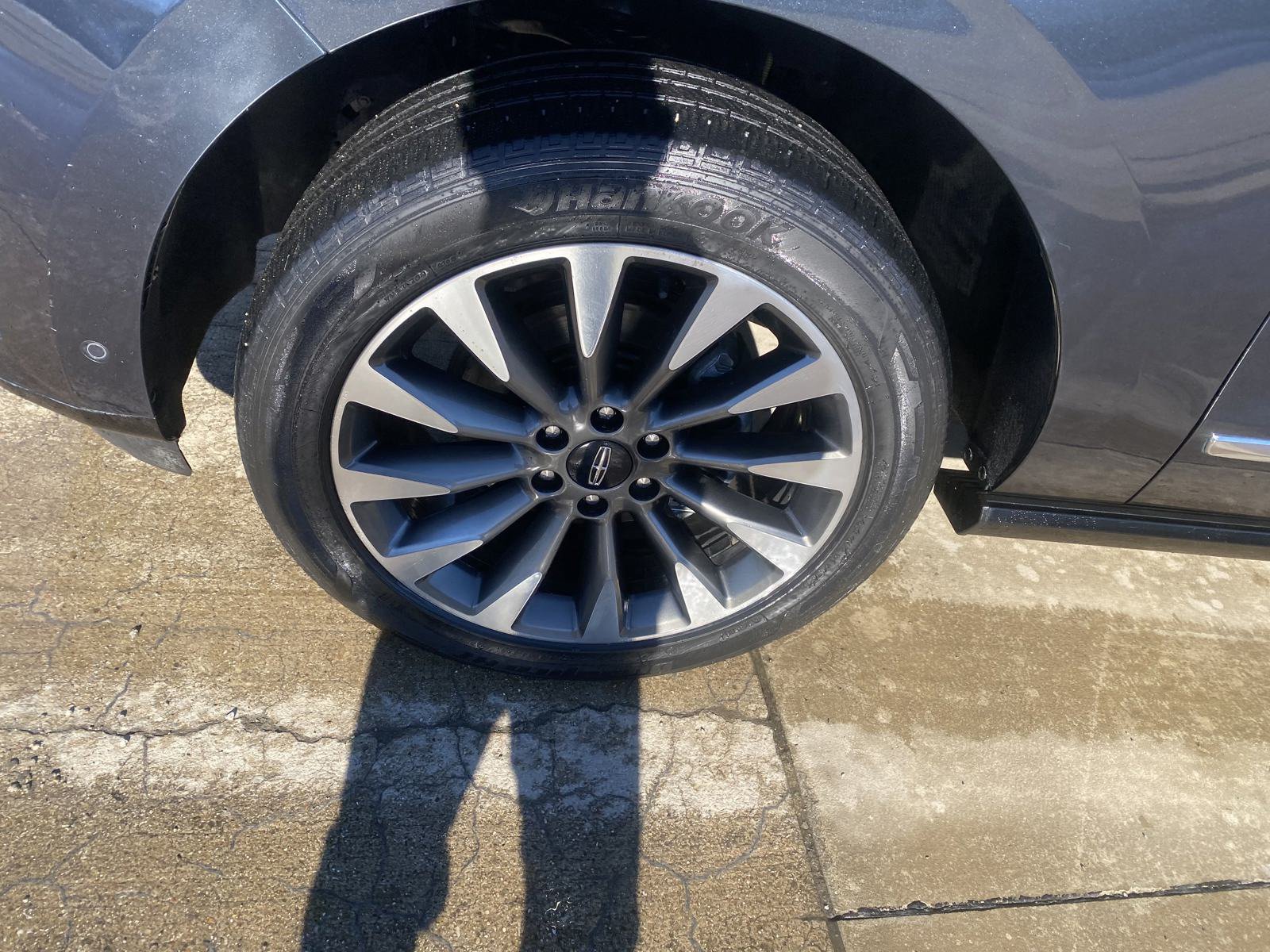 Used 2021 Lincoln Navigator L Reserve AWD/4WD image 2