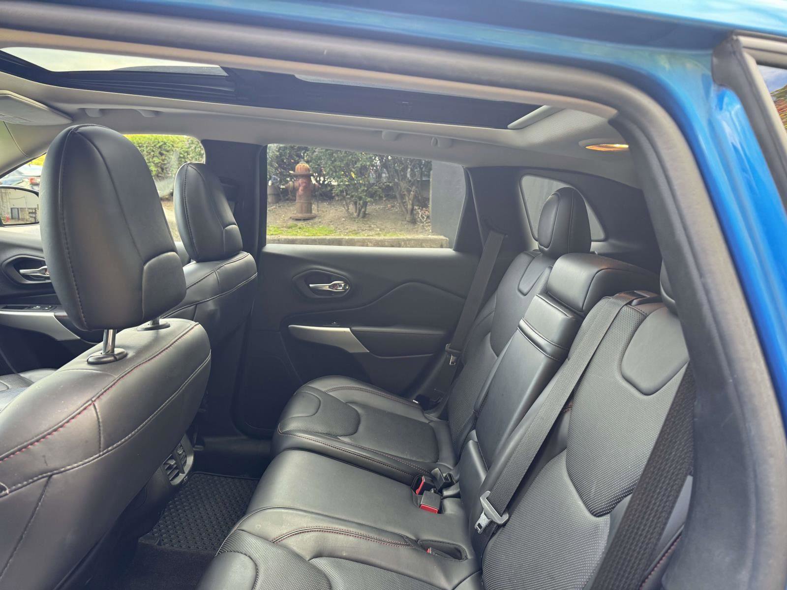 Used 2017 Jeep Cherokee Trailhawk image 12