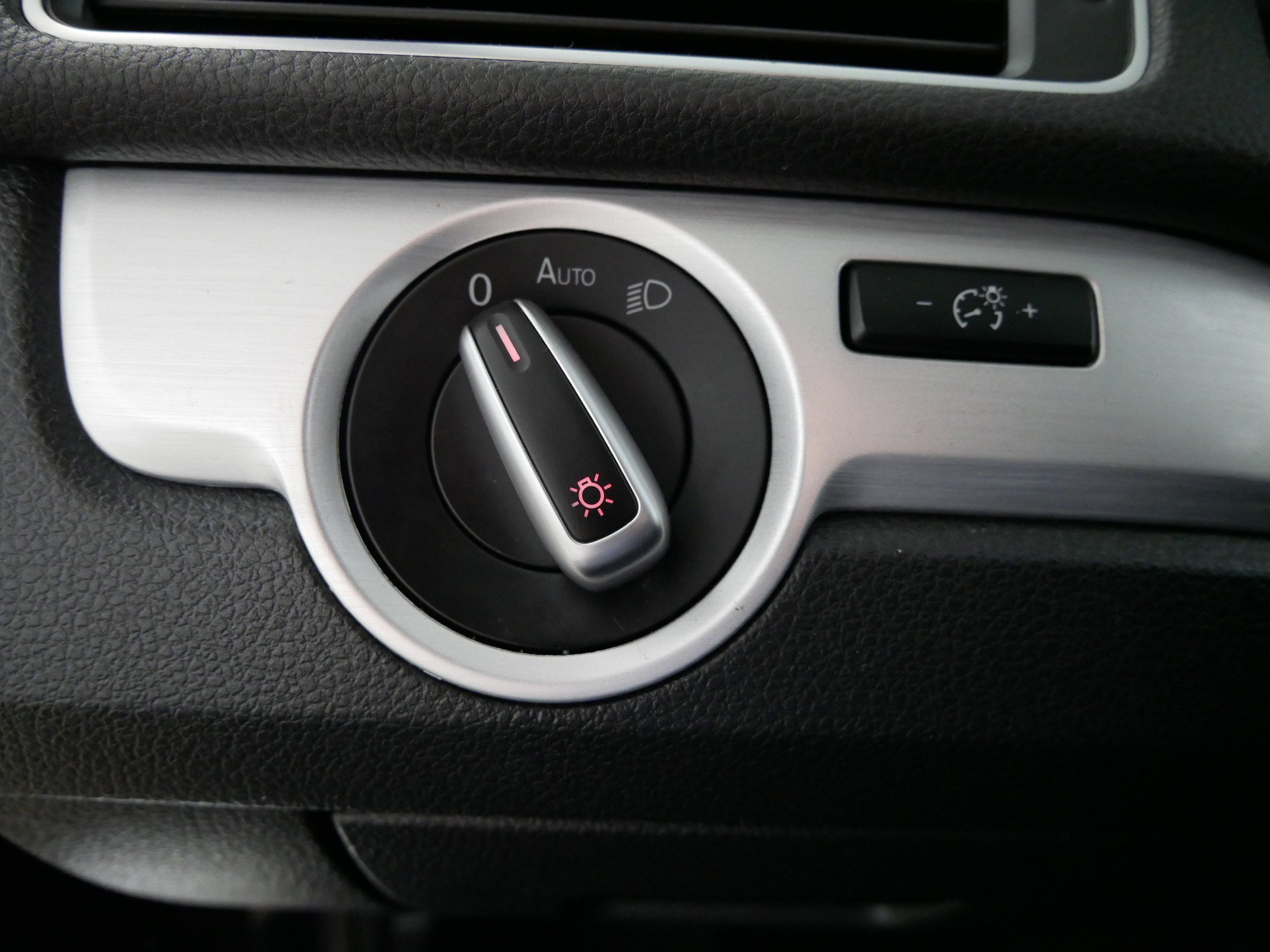 Used 2013 Volkswagen Passat 2.5 SE image 26