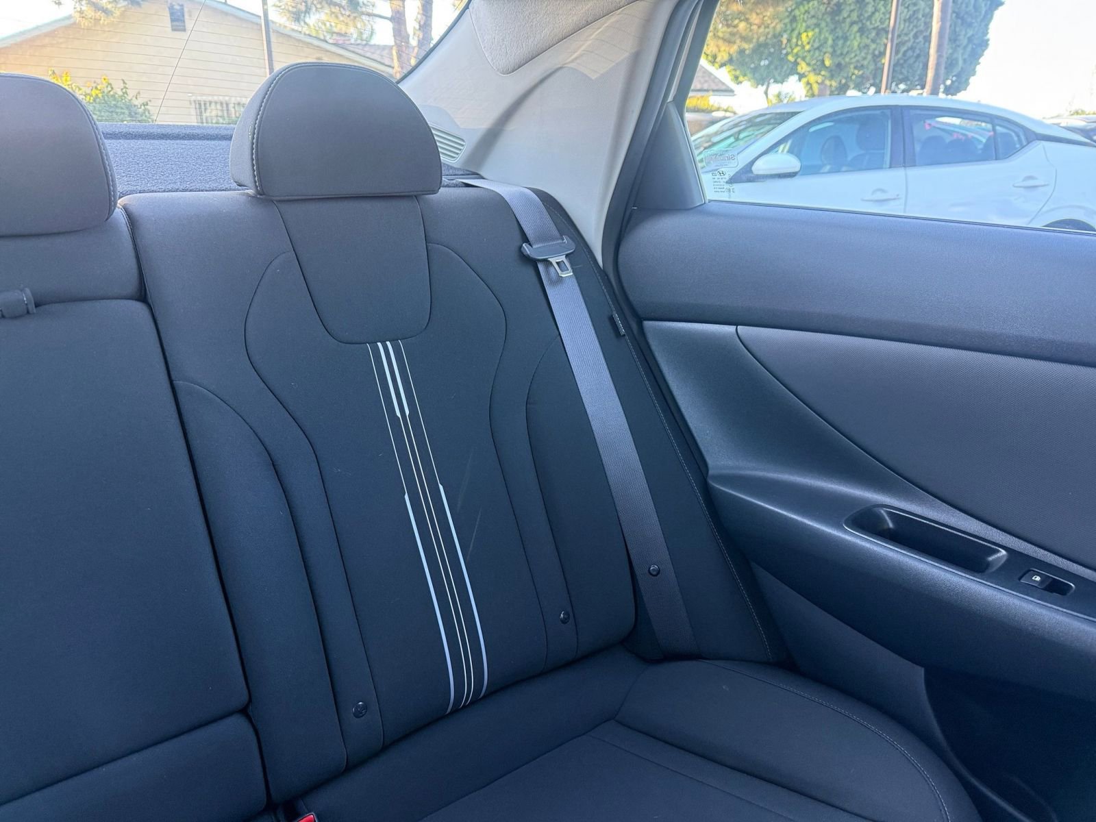 Used 2025 Hyundai Elantra SEL image 33