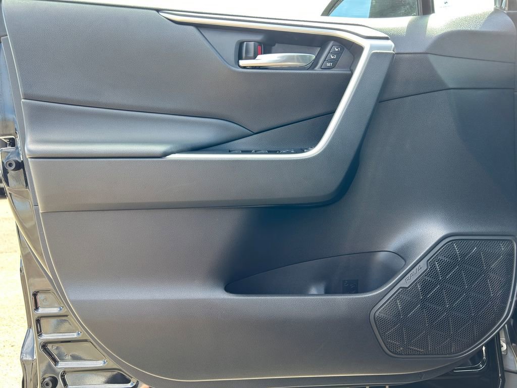 Used 2022 Toyota RAV4 XLE Premium image 22