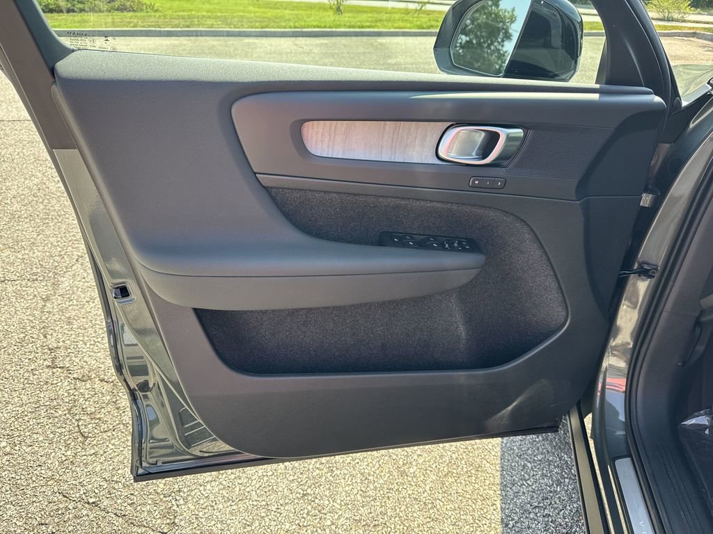 New 2026 Volvo XC40 B5 Core w/ Protection Package Premier image 15