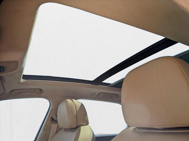 Used 2023 Bentley Bentayga image 16