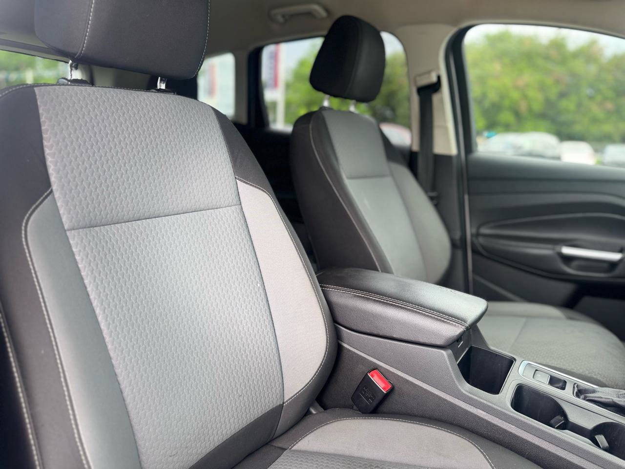 Used 2017 Ford Escape SE w/ Equipment Group 201A FWD image 46