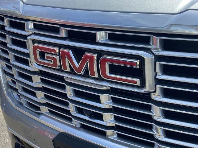 Used 2025 GMC Yukon XL Denali AWD/4WD image 26