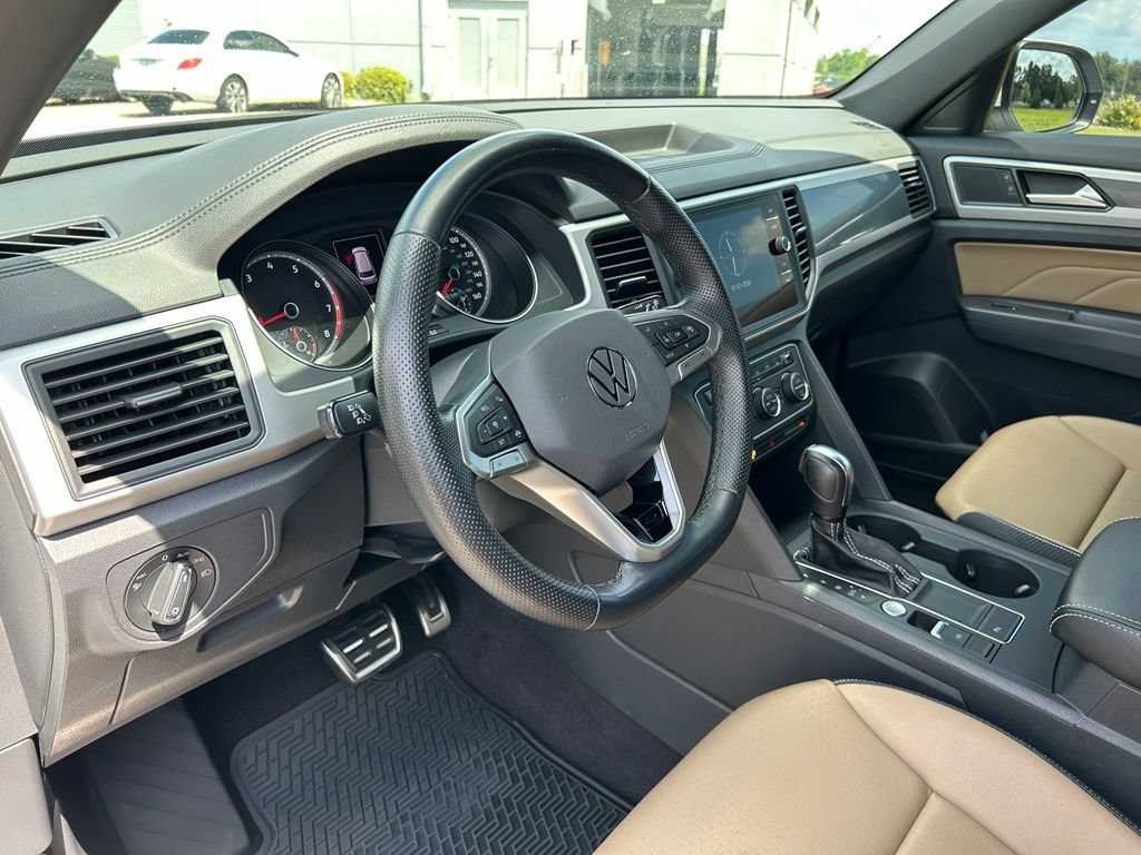 Used 2021 Volkswagen Atlas Cross Sport SE w/ Panoramic Sunroof Package FWD image 16