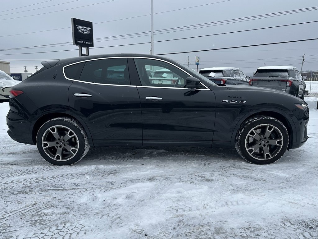 Used 2023 Maserati Levante Modena image 9