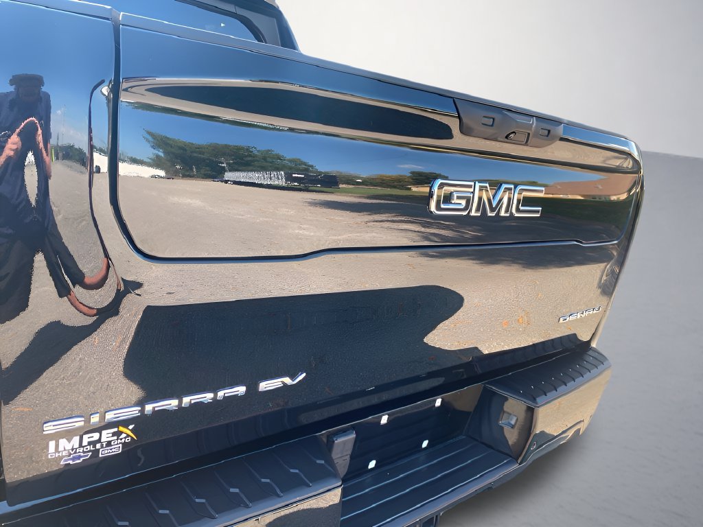 Used 2025 GMC Sierra EV Denali AWD/4WD image 37