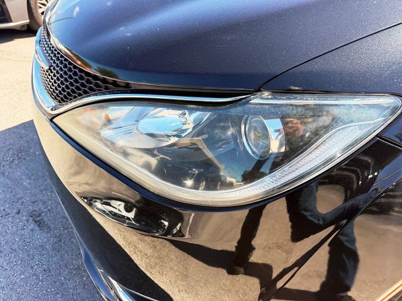 Used 2017 Chrysler Pacifica Touring-L FWD image 11