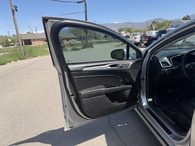 Used 2013 Ford Fusion Titanium w/ Titanium Driver Assist Pkg FWD image 19