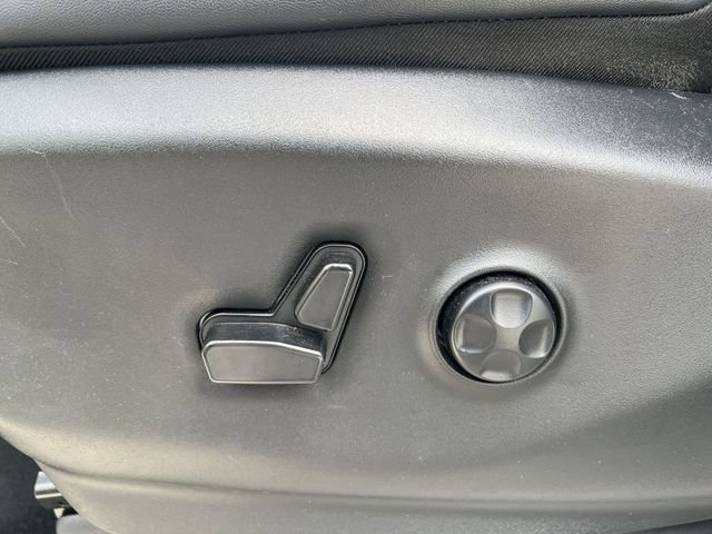 Used 2024 Chrysler Pacifica Touring-L image 26