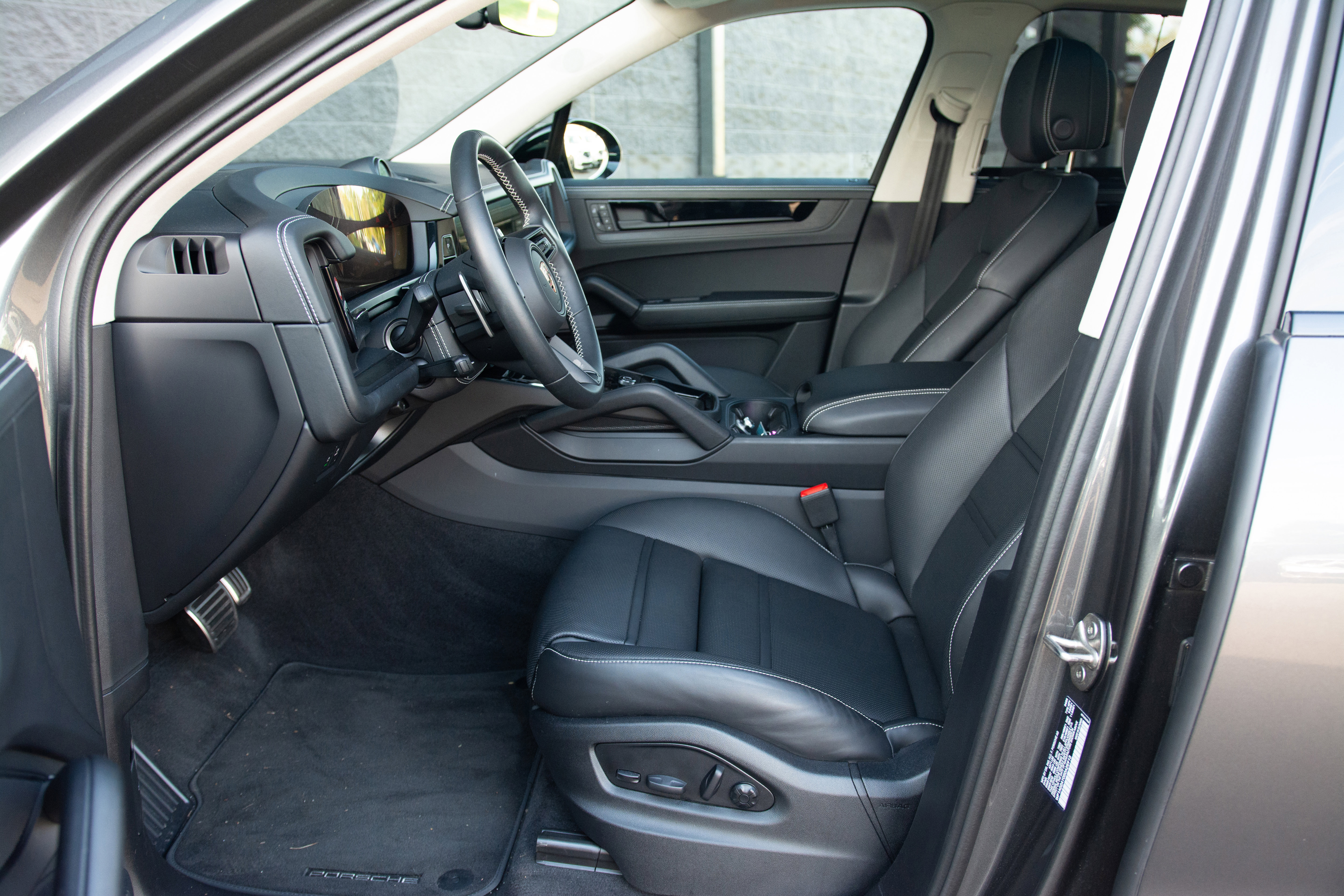 Certified 2025 Porsche Cayenne GTS image 15