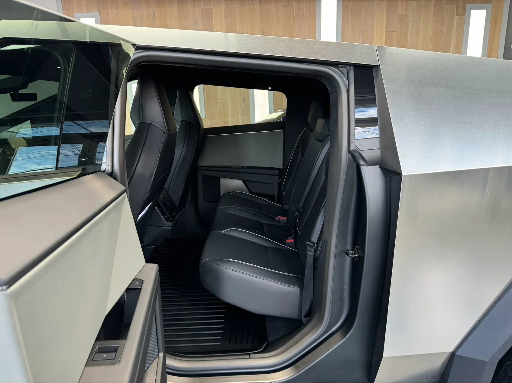 Used 2024 Tesla Cybertruck AWD Crew Cab image 5