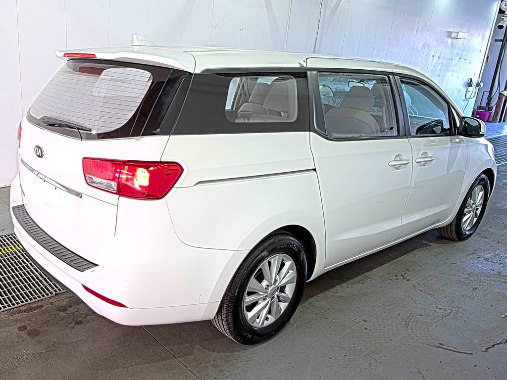 Used 2018 Kia Sedona L image 4