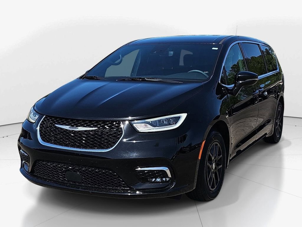 Used 2025 Chrysler Pacifica Select image 10
