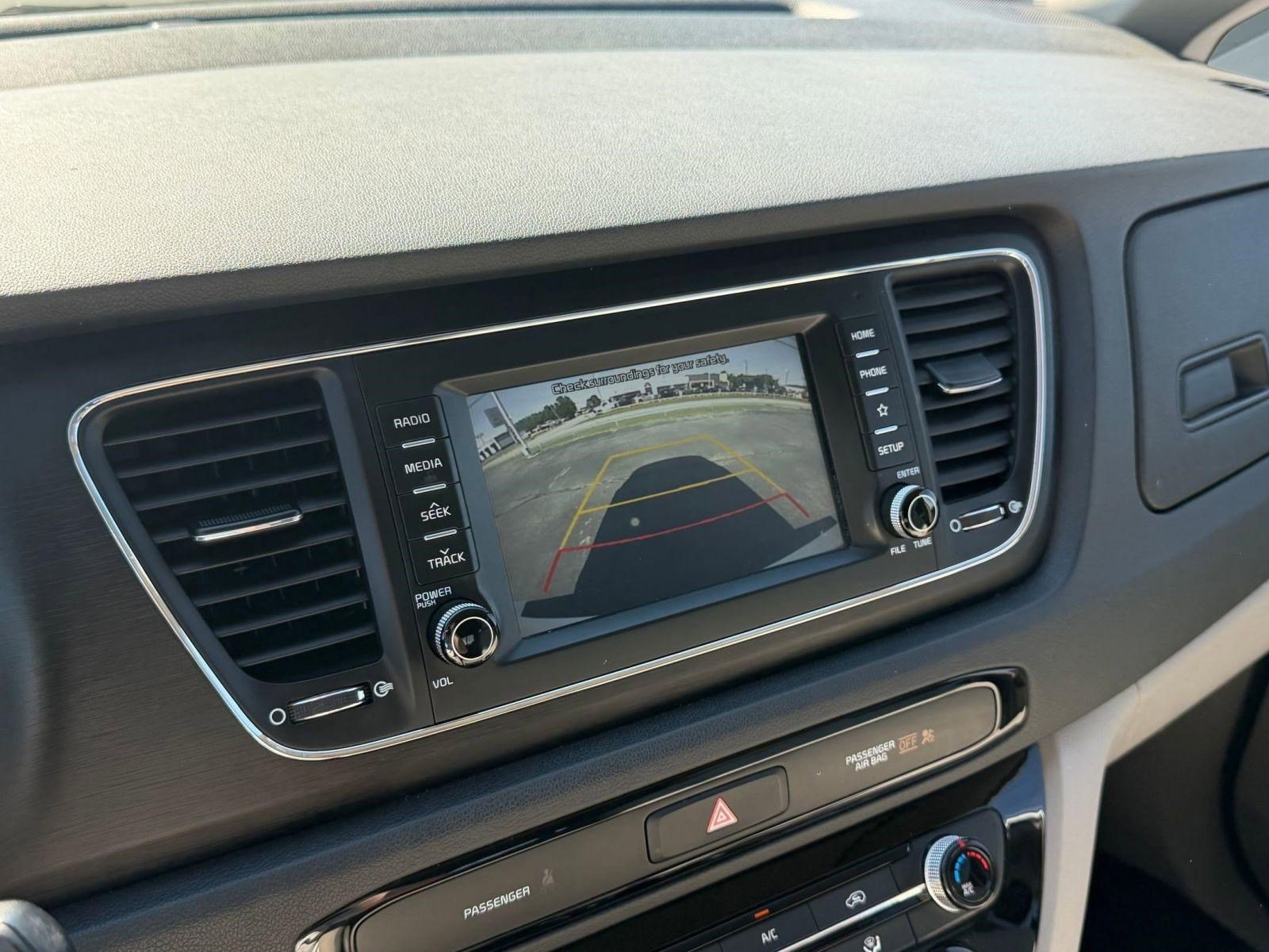 Used 2021 Kia Sedona LX FWD image 28