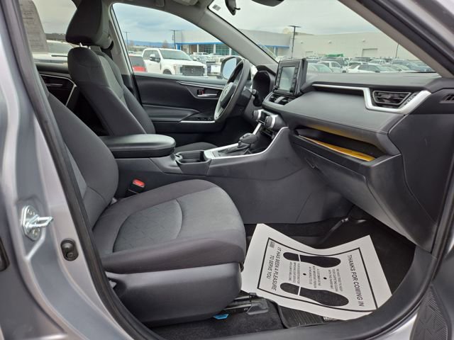 Used 2021 Toyota RAV4 XLE image 33