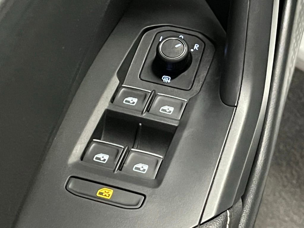 Used 2023 Volkswagen Jetta SE w/ Panoramic Sunroof Package image 16