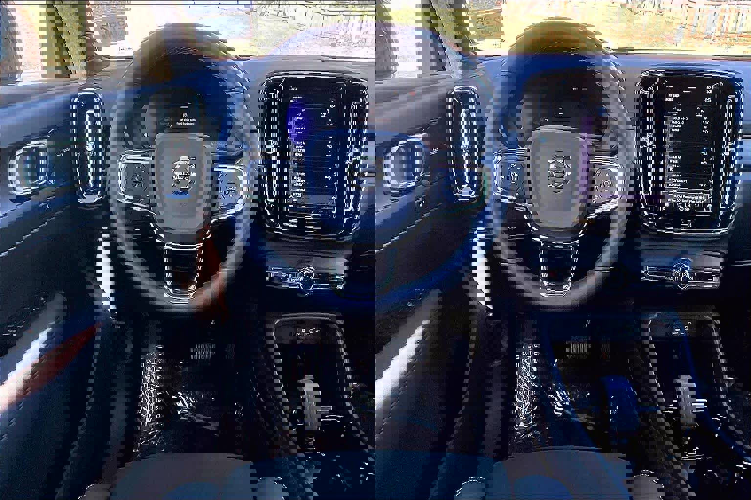 Used 2023 Volvo XC40 Recharge Ultimate w/ Protection Package Premier image 8