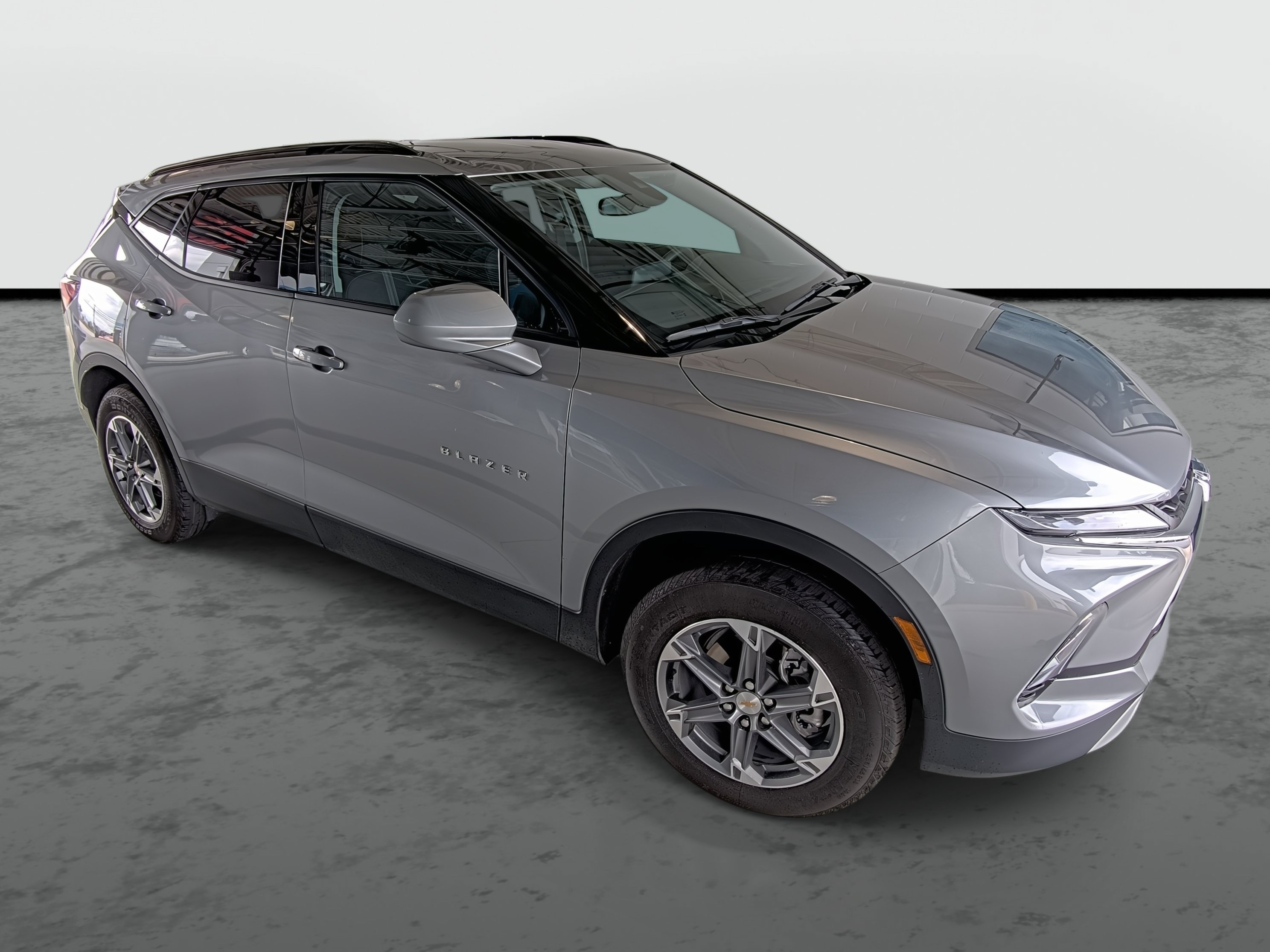 Used 2025 Chevrolet Blazer LT w/ Convenience Package FWD image 4