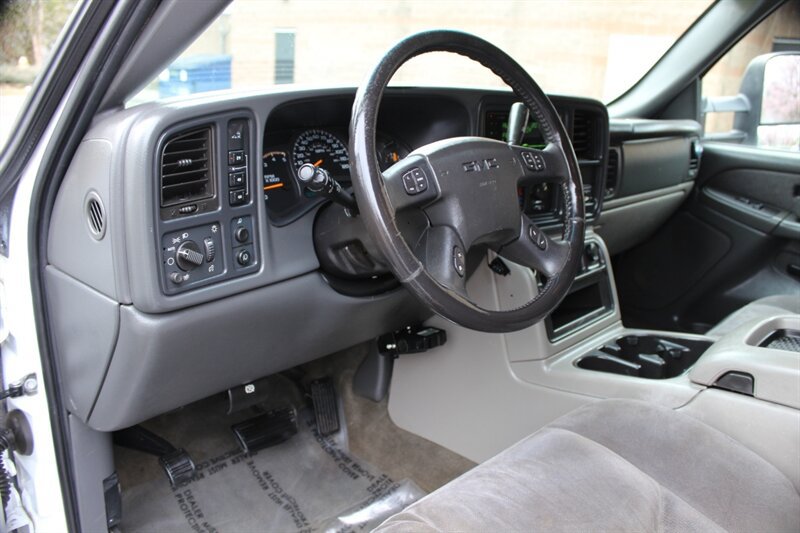 Used 2003 GMC Sierra 2500 SLE w/ Skid Plate Package AWD/4WD image 9