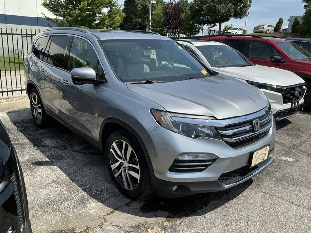 Used 2017 Honda Pilot Touring image 4