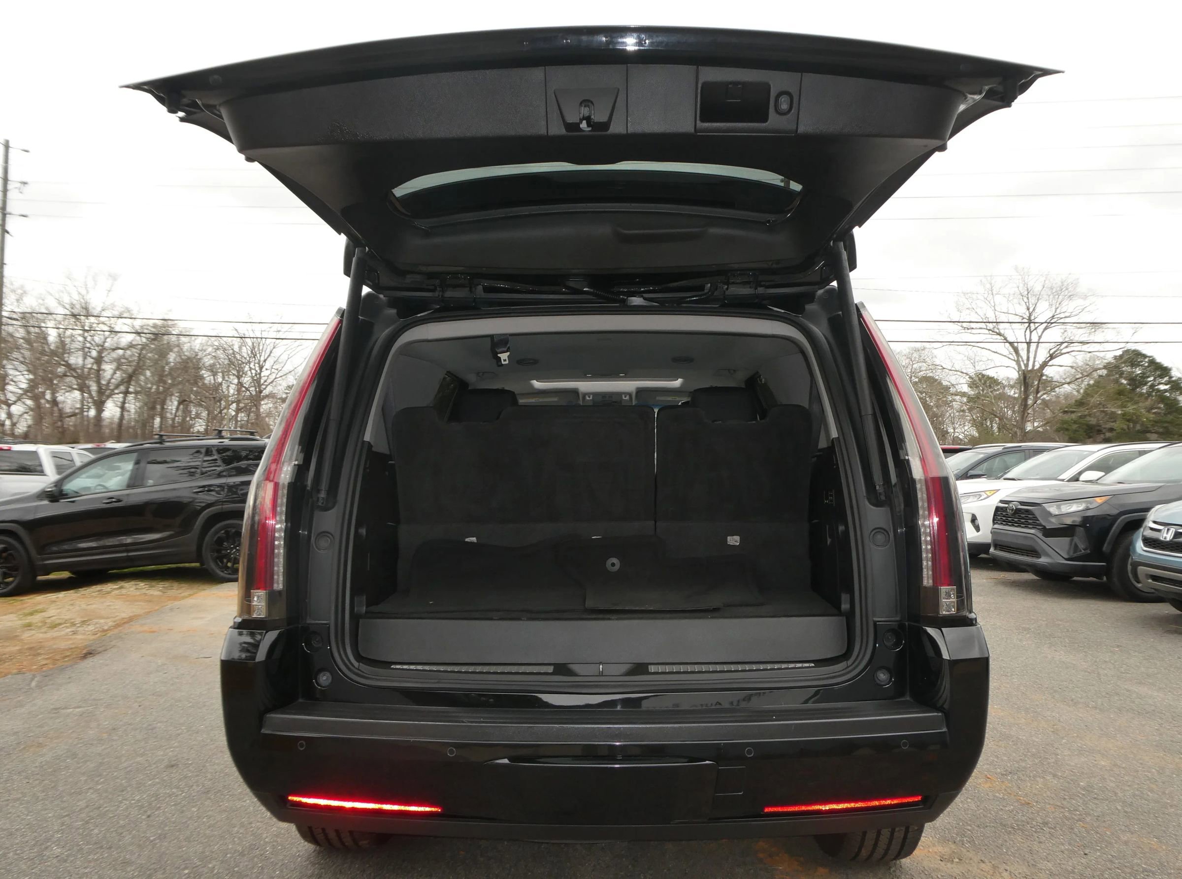 Used 2016 Cadillac Escalade Luxury image 7