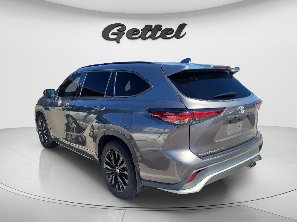 Used 2024 Toyota Highlander XSE FWD image 8