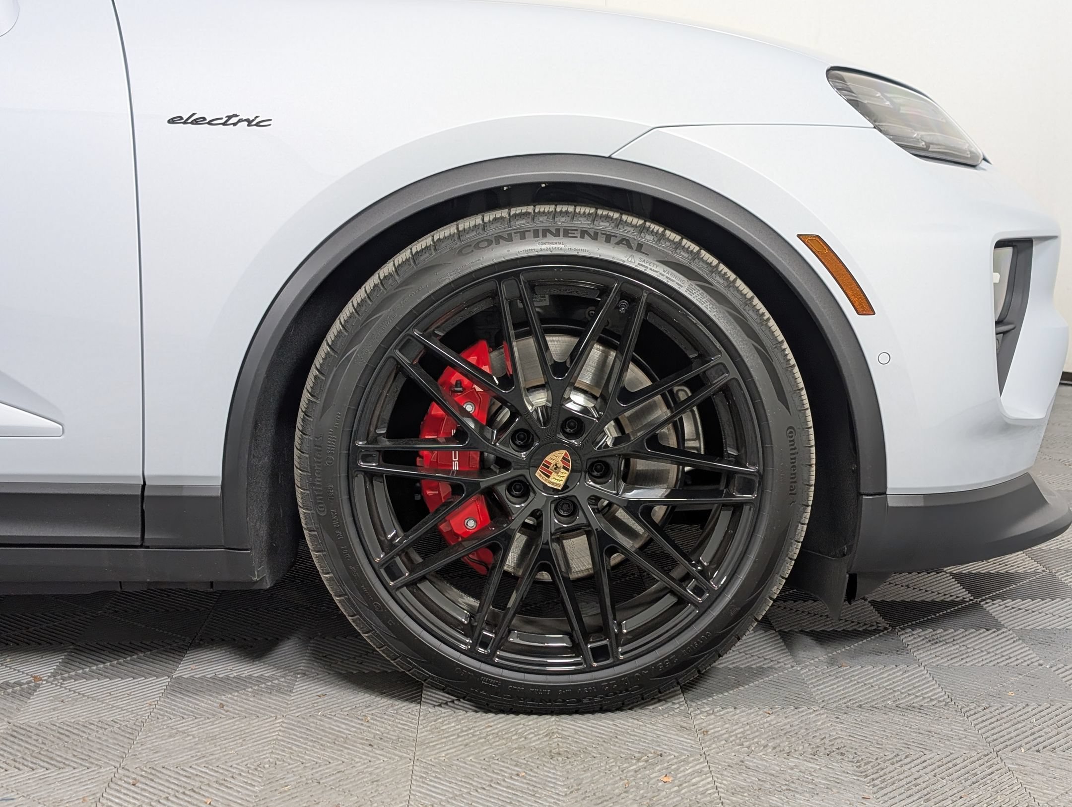 New 2025 Porsche Macan 4S Electric AWD/4WD image 14