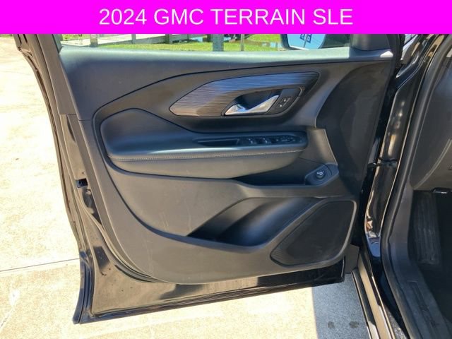 Used 2024 GMC Terrain SLE w/ Driver Convenience Package FWD image 17