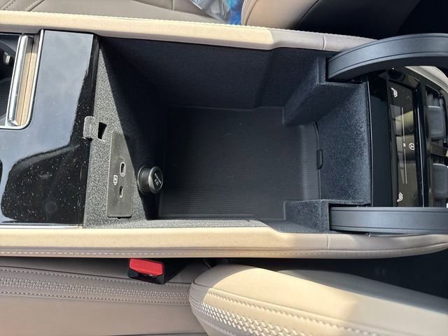 Used 2026 Volvo XC90 B5 Plus image 33