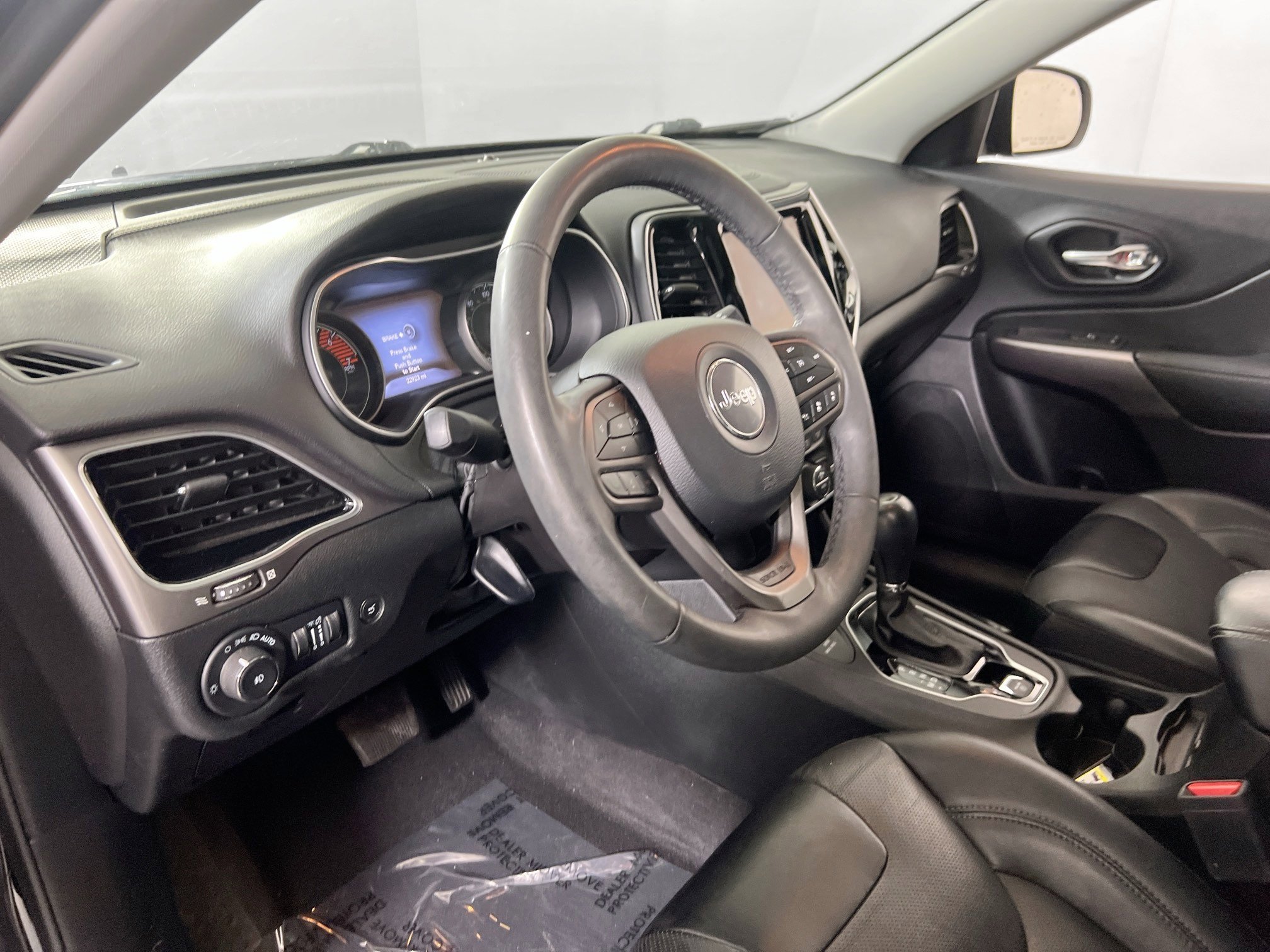 Used 2022 Jeep Cherokee Limited image 9