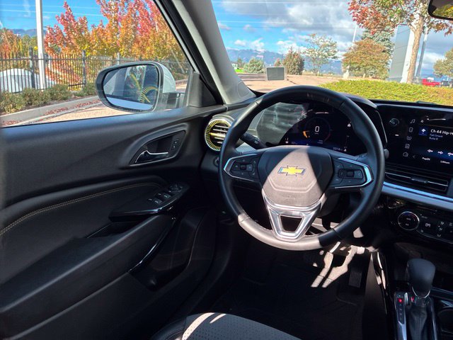 Used 2025 Chevrolet Trax LT w/ LT Convenience Package FWD image 24