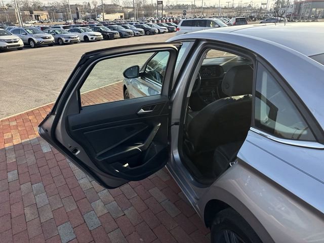 Used 2022 Volkswagen Jetta SE image 27