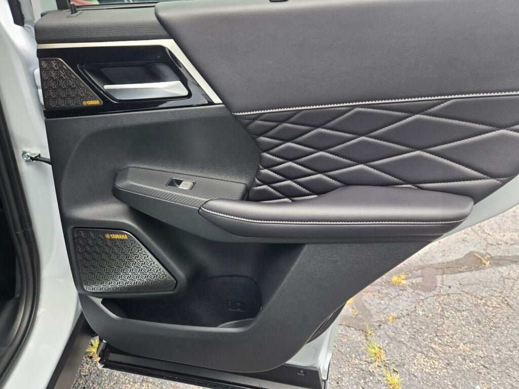 New 2026 Mitsubishi Outlander SEL Black Edition AWD/4WD image 10