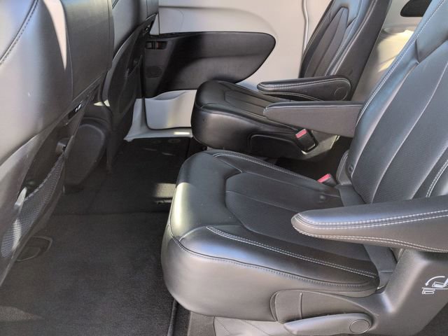Used 2024 Chrysler Pacifica Touring-L image 24