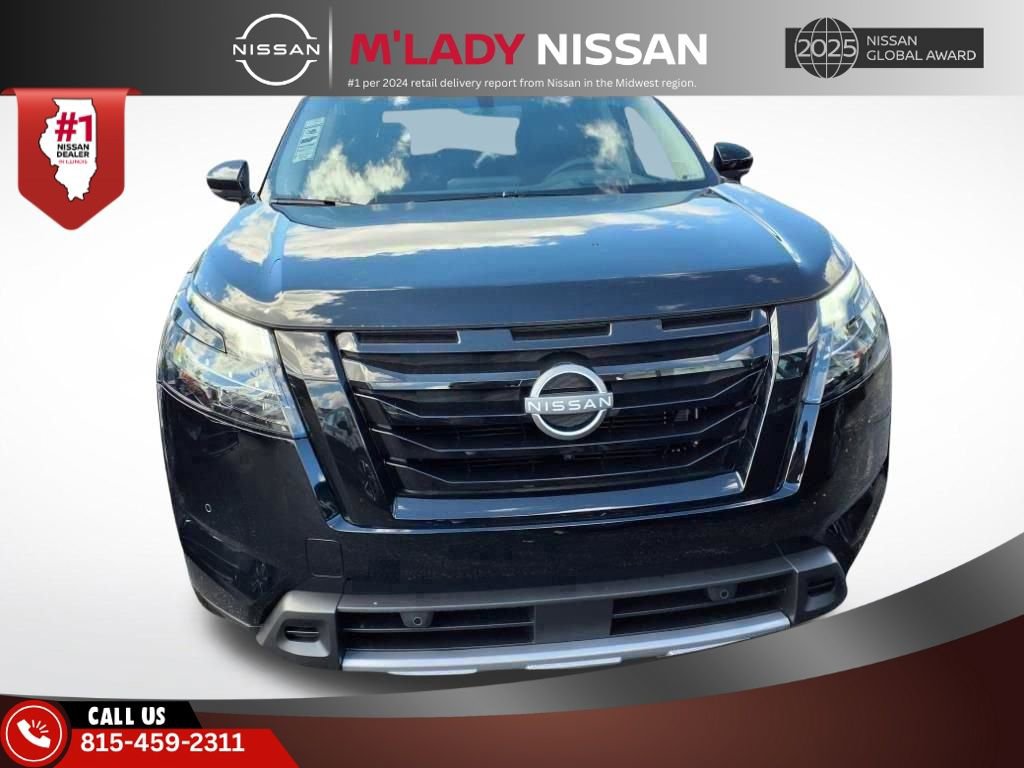 New 2025 Nissan Pathfinder Platinum w/ Black Appearance Package image 2