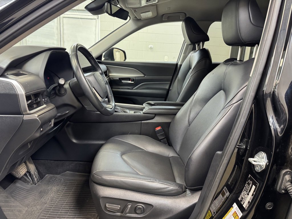 Used 2024 Toyota Grand Highlander XLE image 11