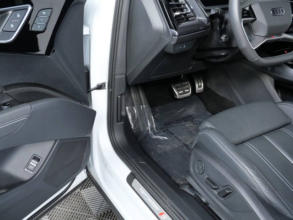 Certified 2025 Audi Q4 e-tron Prestige w/ Sport Package image 7