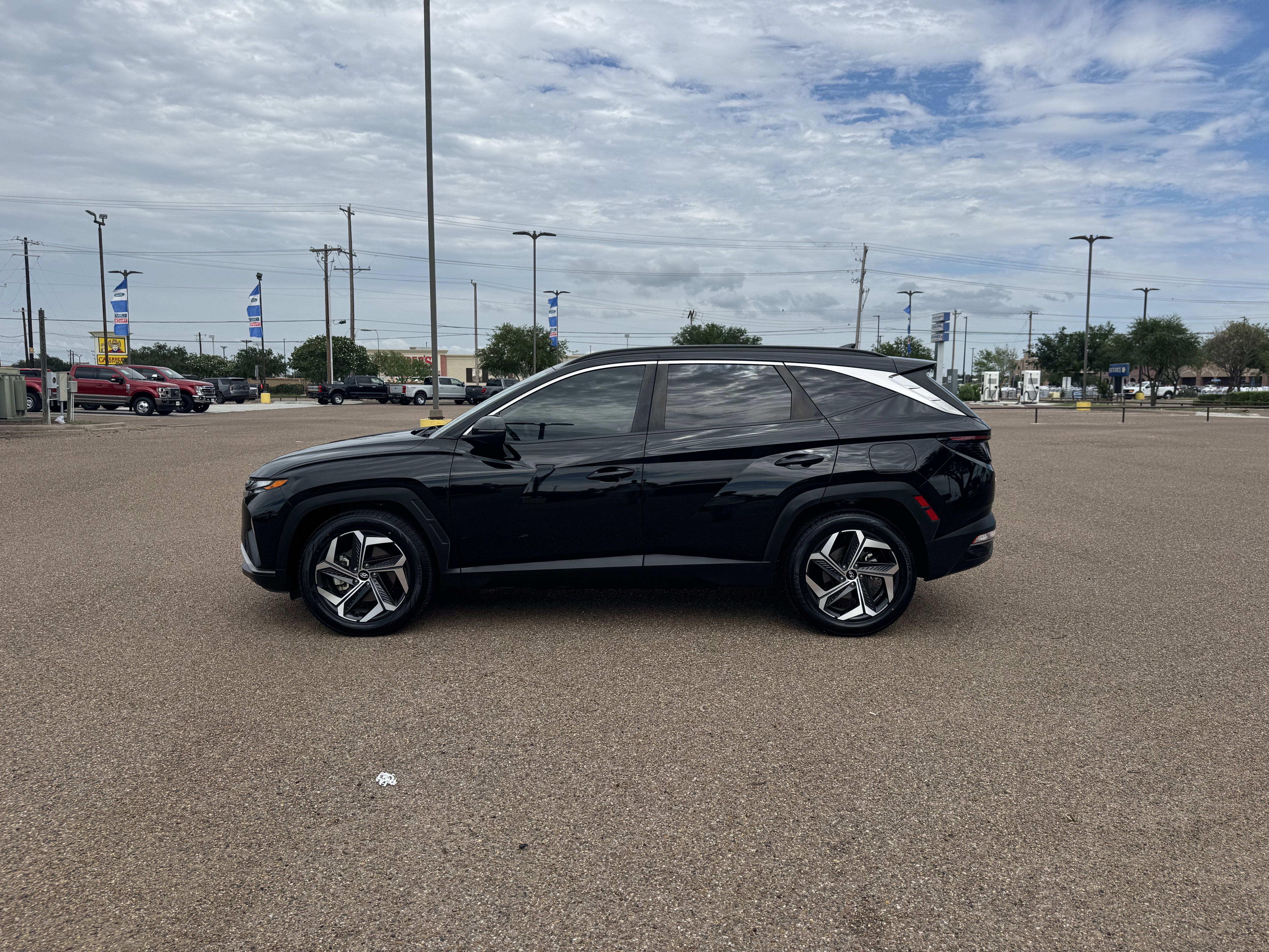 Used 2023 Hyundai Tucson SEL w/ Convenience Package FWD image 2