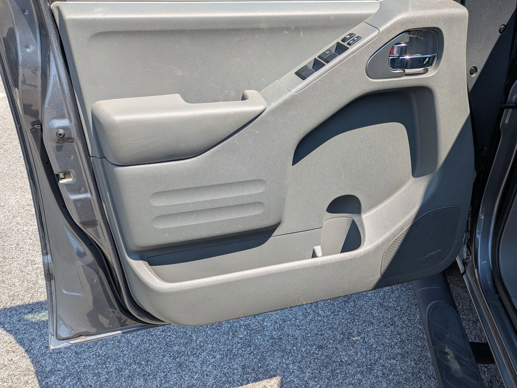 Certified 2020 Nissan Frontier SV w/ Midnight Edition Floor Mats RWD image 12