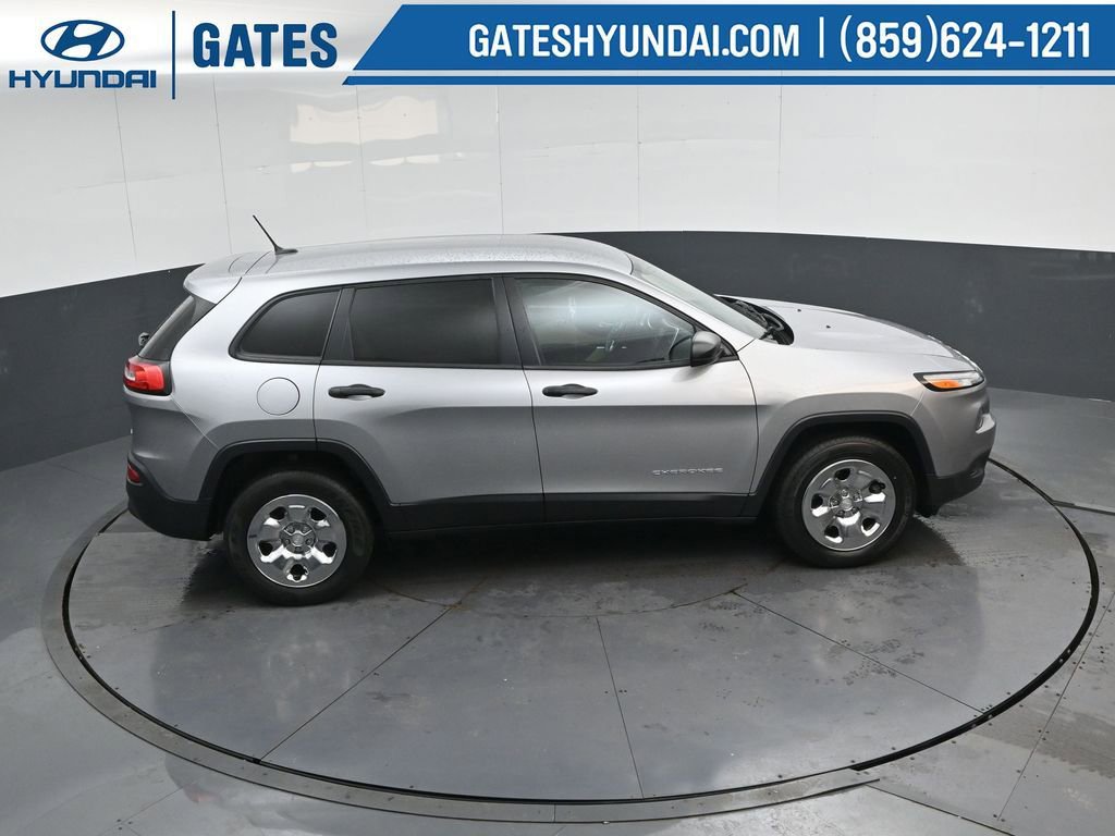 Used 2017 Jeep Cherokee Sport w/ Safety Group image 40