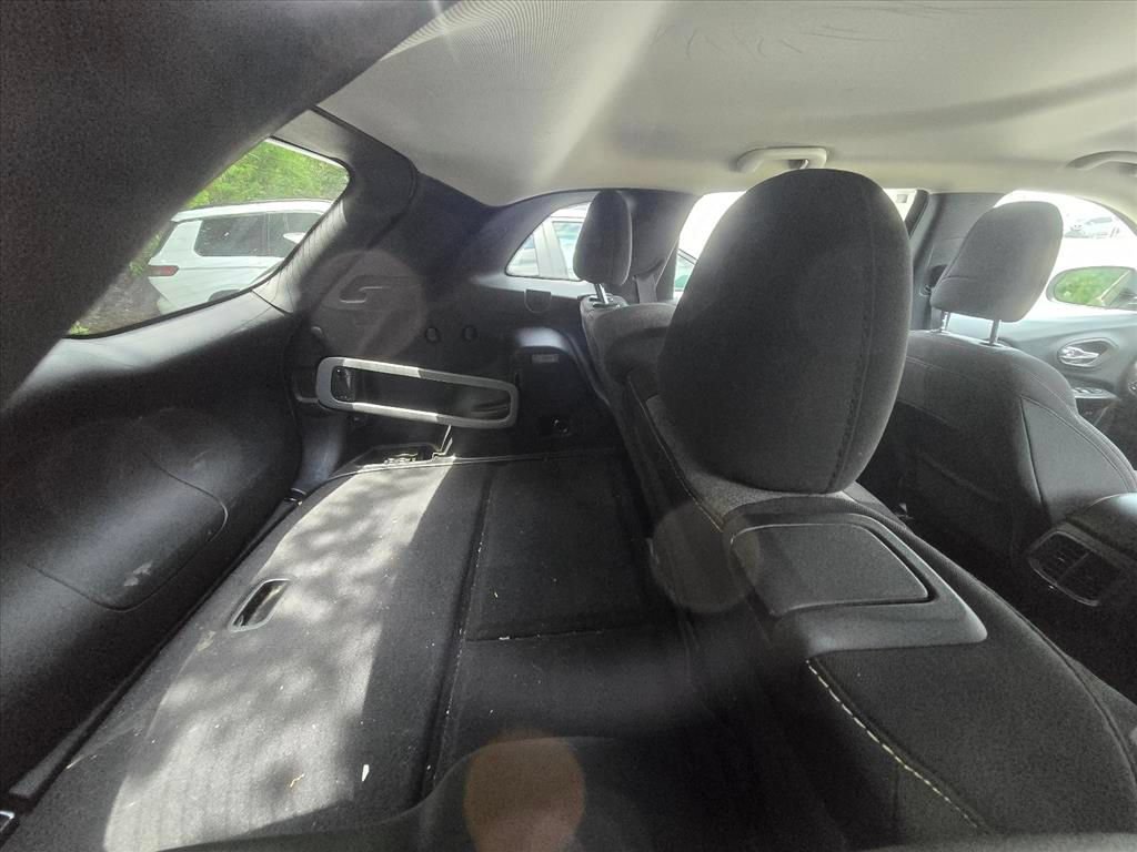 Used 2014 Jeep Cherokee Latitude w/ Cold Weather Group FWD image 6