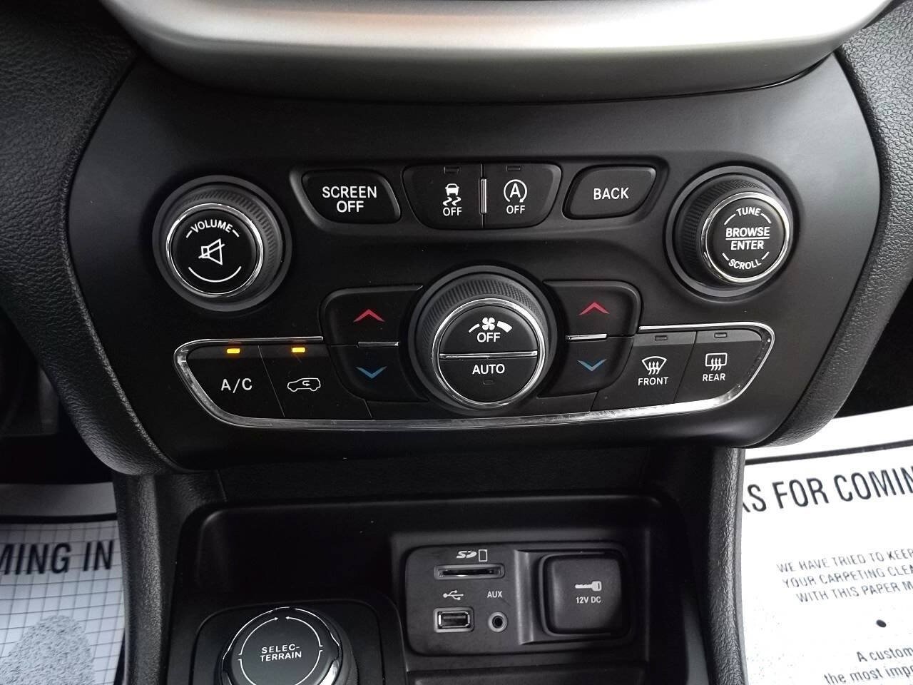 Used 2016 Jeep Cherokee Limited w/ Trailer Tow Group AWD/4WD image 27