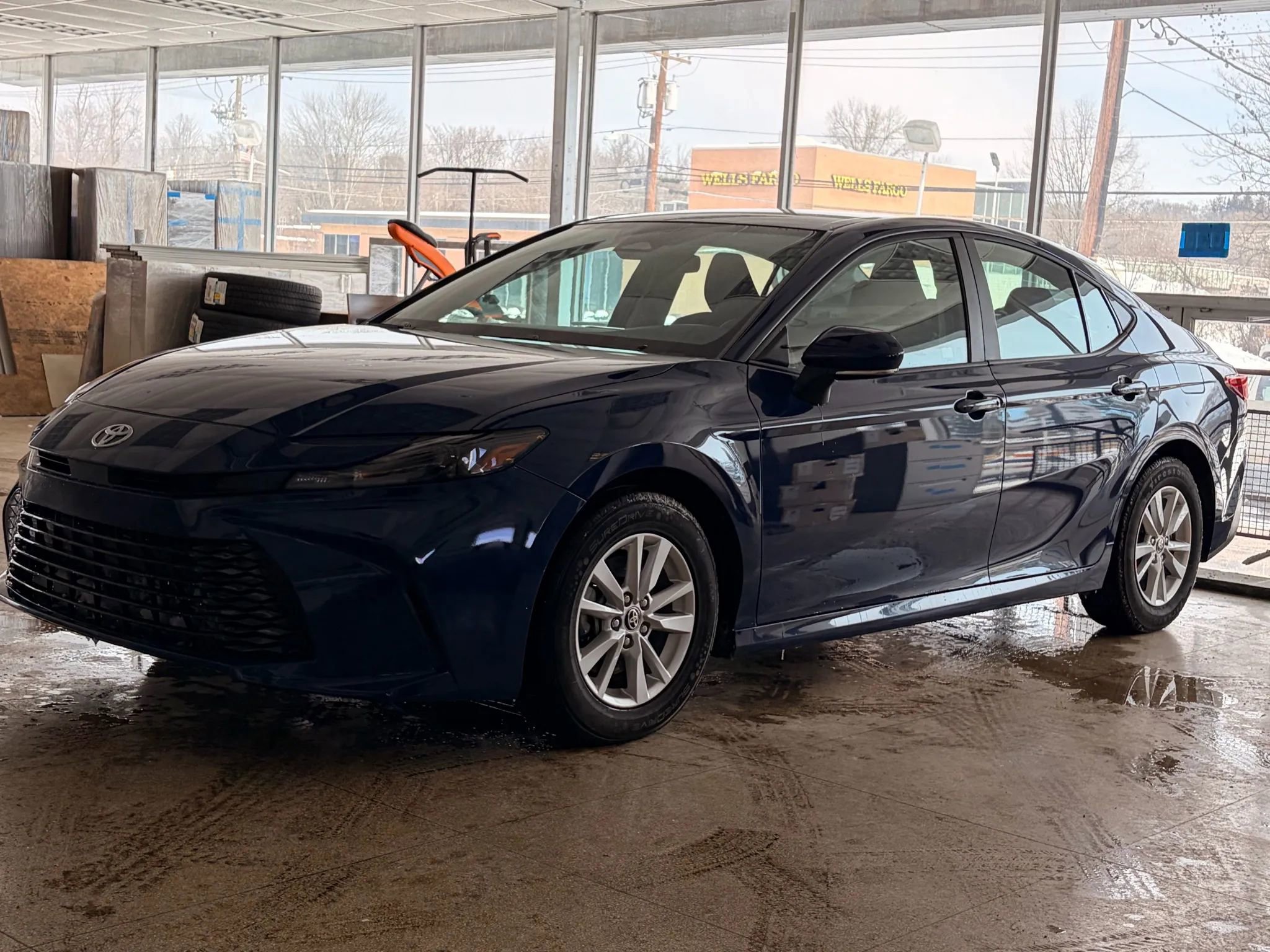 Used 2025 Toyota Camry SE image 3