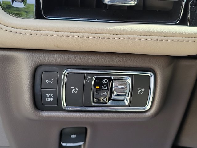 Used 2022 Lincoln Nautilus FWD w/ Premium Package image 14